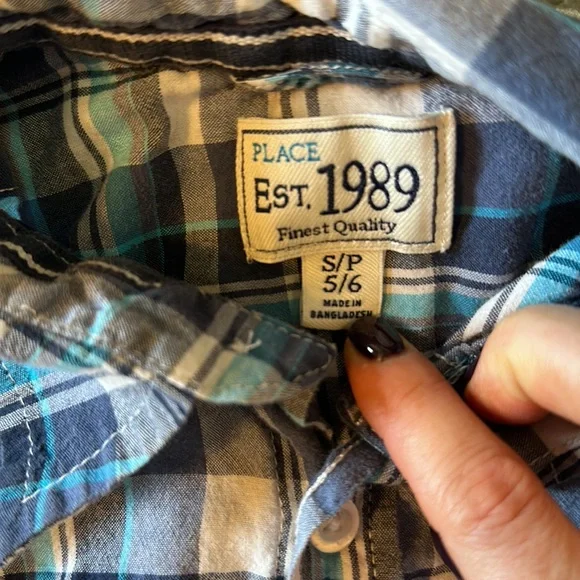 Boys Short Sleeve Collared Button Up Shirts - Picture 6 of 8